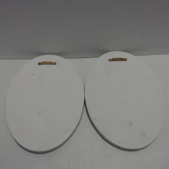 ceramic raised relief oval floral Wall hangings. Pre Owned. - Picture 2 of 2